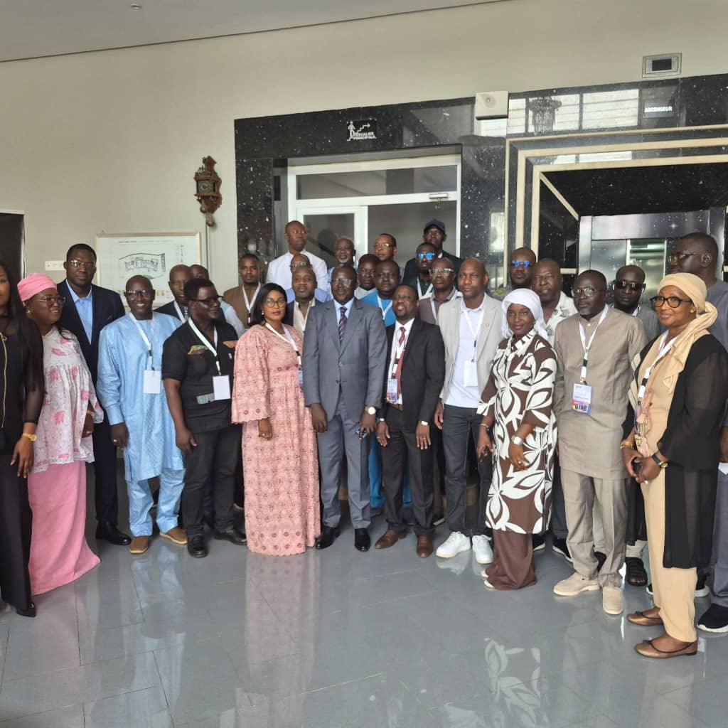 Délégation d'élus territoriaux sénégalais réunie pour le Campus d'Été des Élus Territoriaux